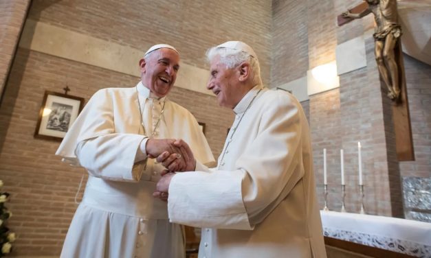 Benedicto XVI y Francisco